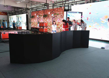 PH5.95 500mm x 500mm hanno curvato gli schermi del LED, esposizione di pannelli principale curva IP65 fornitore