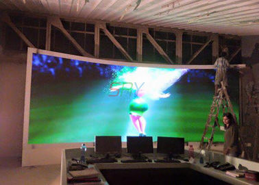 La sala riunioni 4mm che il colore ha curvato gli schermi del LED con il livello la velocità di rinfrescamento fornitore